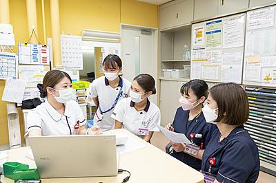 自治医科大学附属病院 固定チームナーシング 私たちはチーム全員で皆さんをサポートします!!